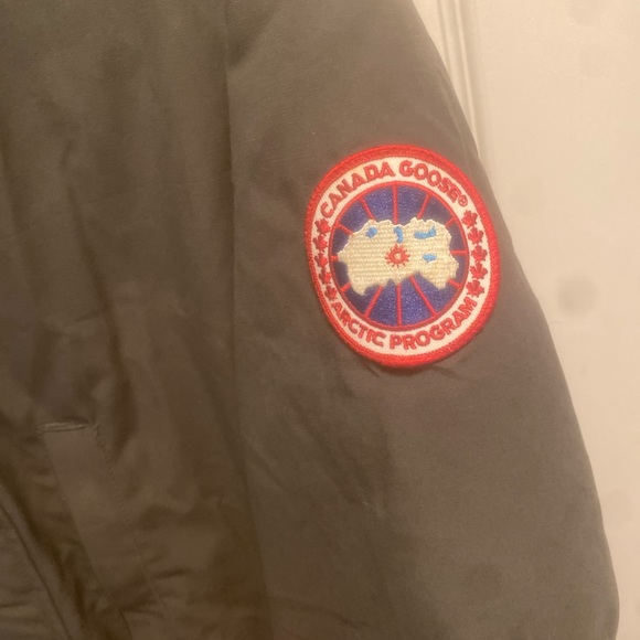 Canada Goose Victoria parka (Grey) Womens size Medium - Picture 2 of 14